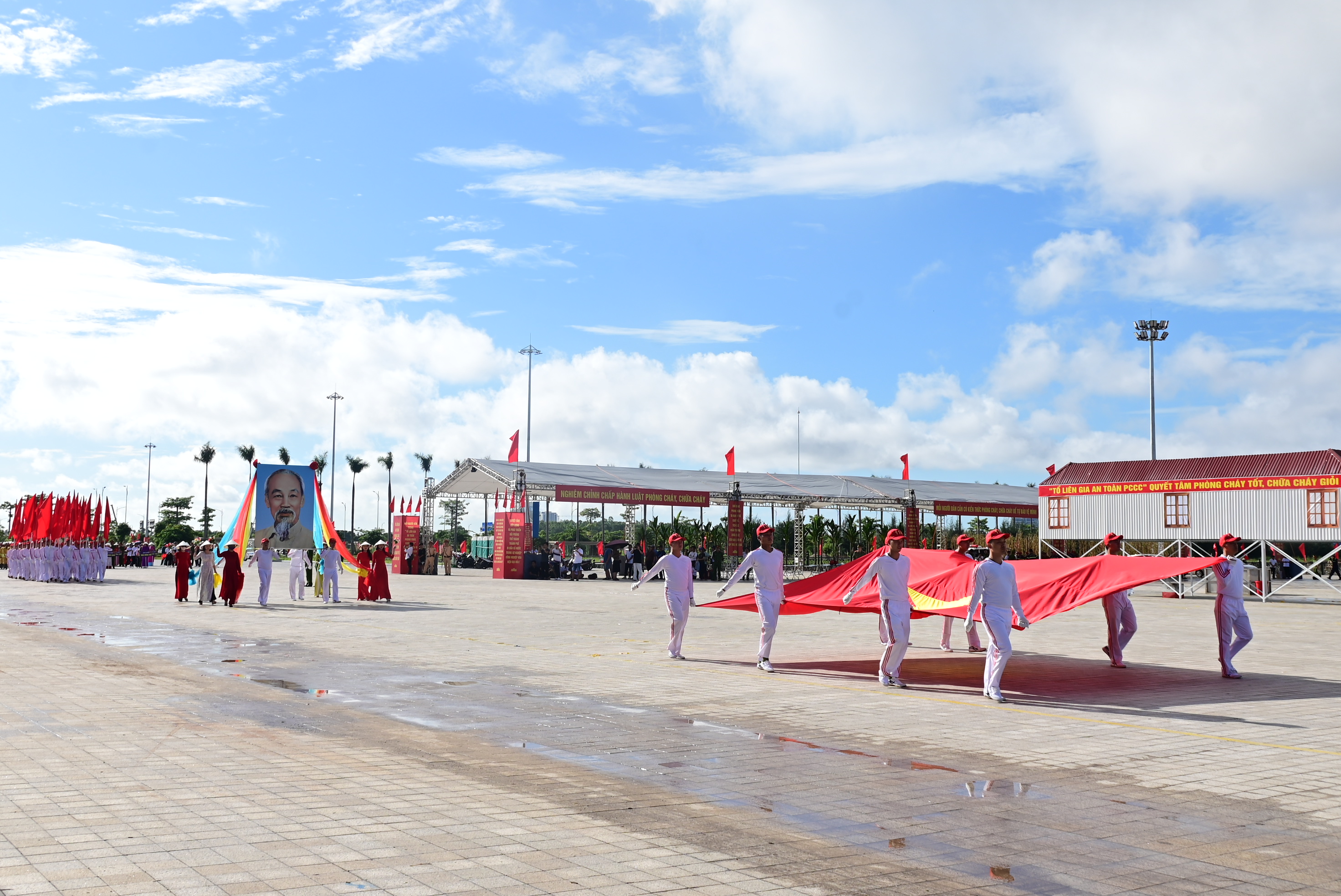  19 đội tuyển tham gia Hội thi nghiệp vụ chữa cháy và cứu nạn, cứu hộ “Tổ liên gia an toàn phòng cháy, chữa cháy” toàn quốc năm 2024 - Vòng chung kết